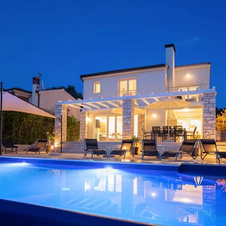 Beautiful Fior Di Lavanda In Visnjan Villa *